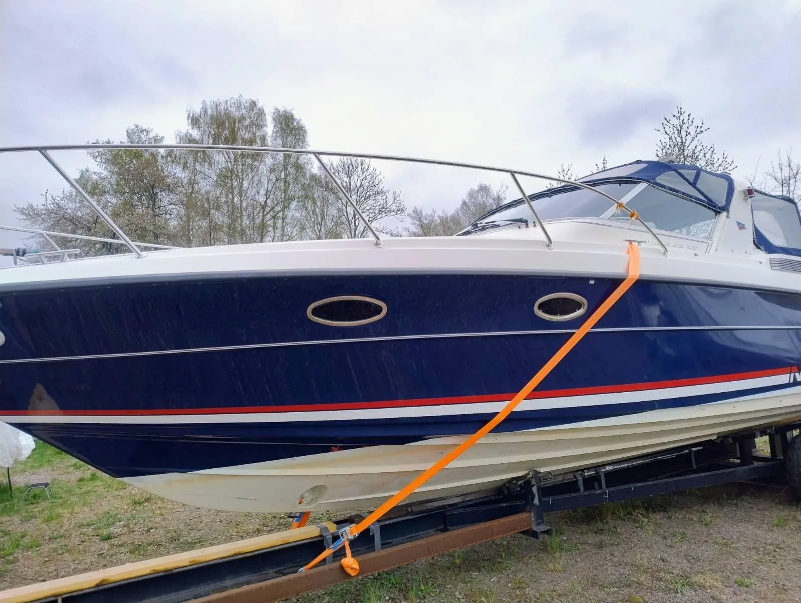 Kajutbåt förankrad