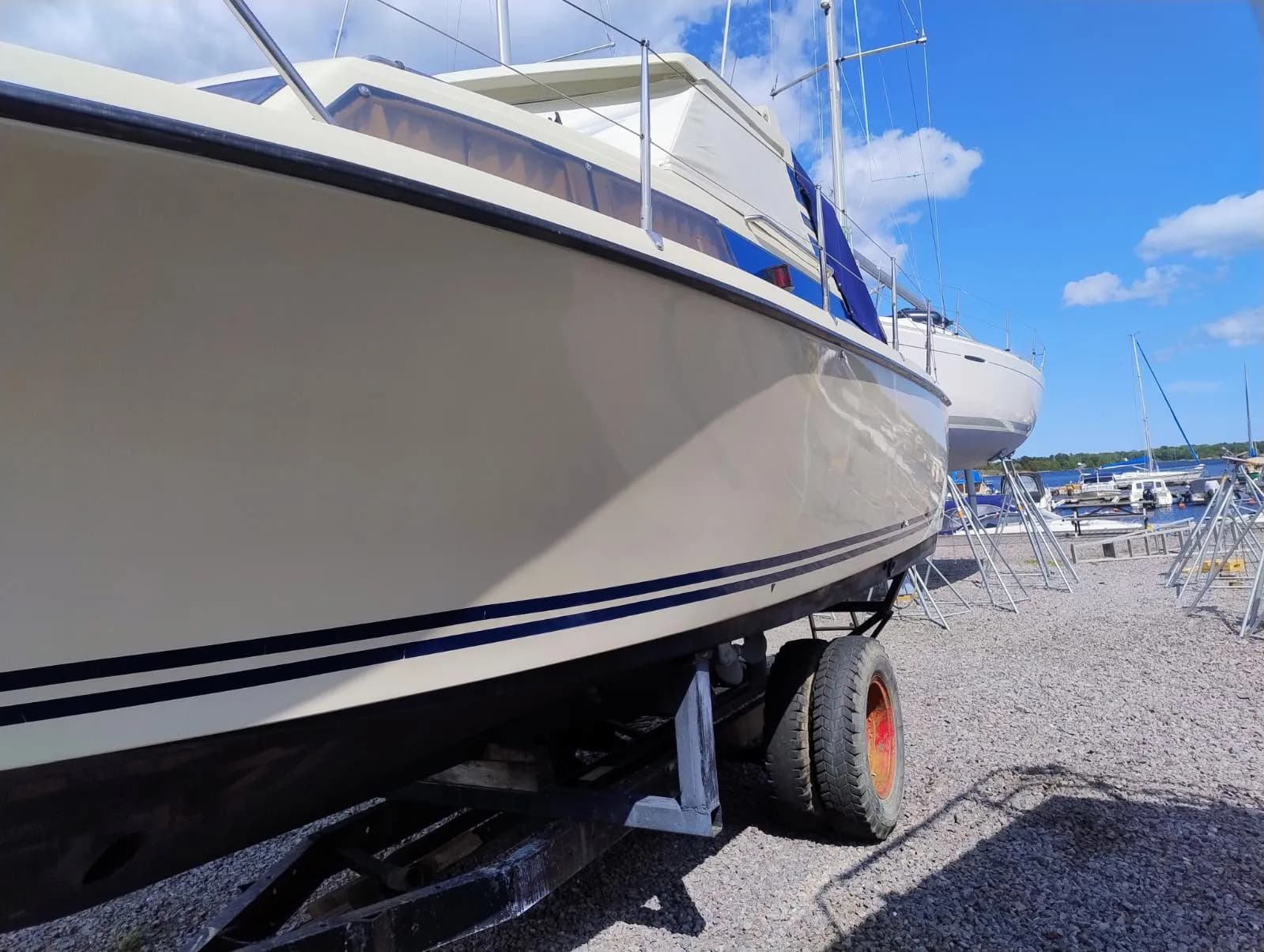 Skrovdetalj segelbåt